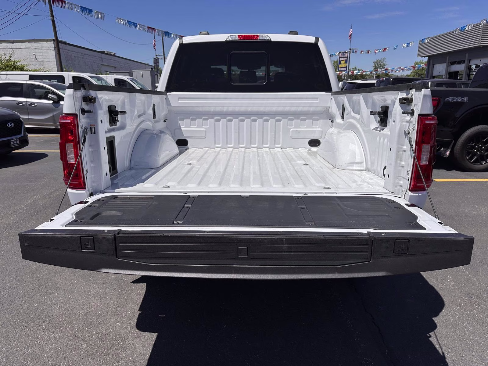 2023 Oxford White Ford F-150 XLT 4WD SuperCrew 5.5' Box 4X4 Truck