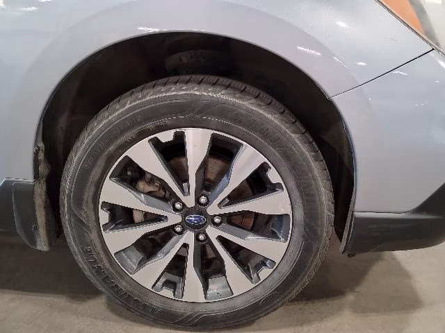 2015 Ice Silver Metallic Subaru Outback 3.6R AWD SUV