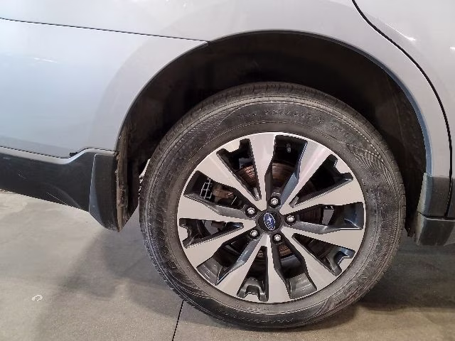 2015 Ice Silver Metallic Subaru Outback 3.6R AWD SUV