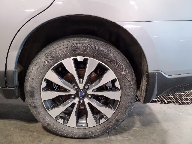 2015 Ice Silver Metallic Subaru Outback 3.6R AWD SUV