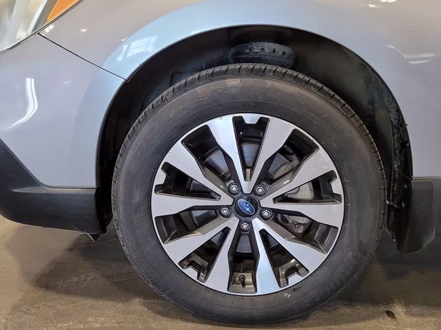 2015 Ice Silver Metallic Subaru Outback 3.6R AWD SUV