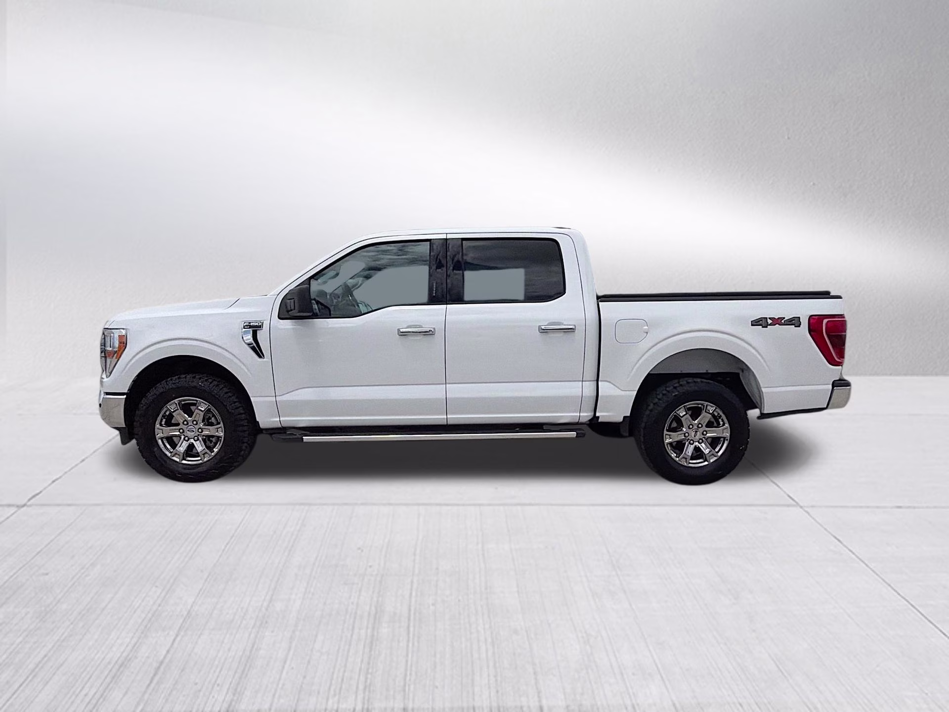 2023 Oxford White Ford F-150 XLT 4X4 Truck