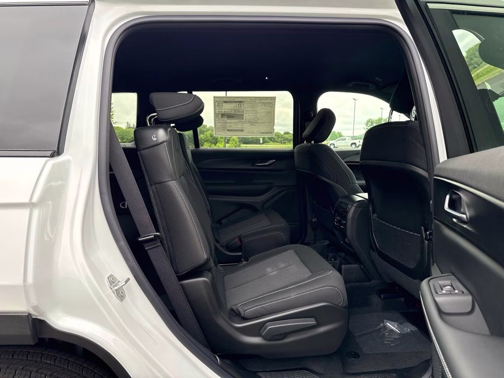 2026 Bright White Clearcoat Jeep Grand Cherokee L Laredo 4X4 SUV