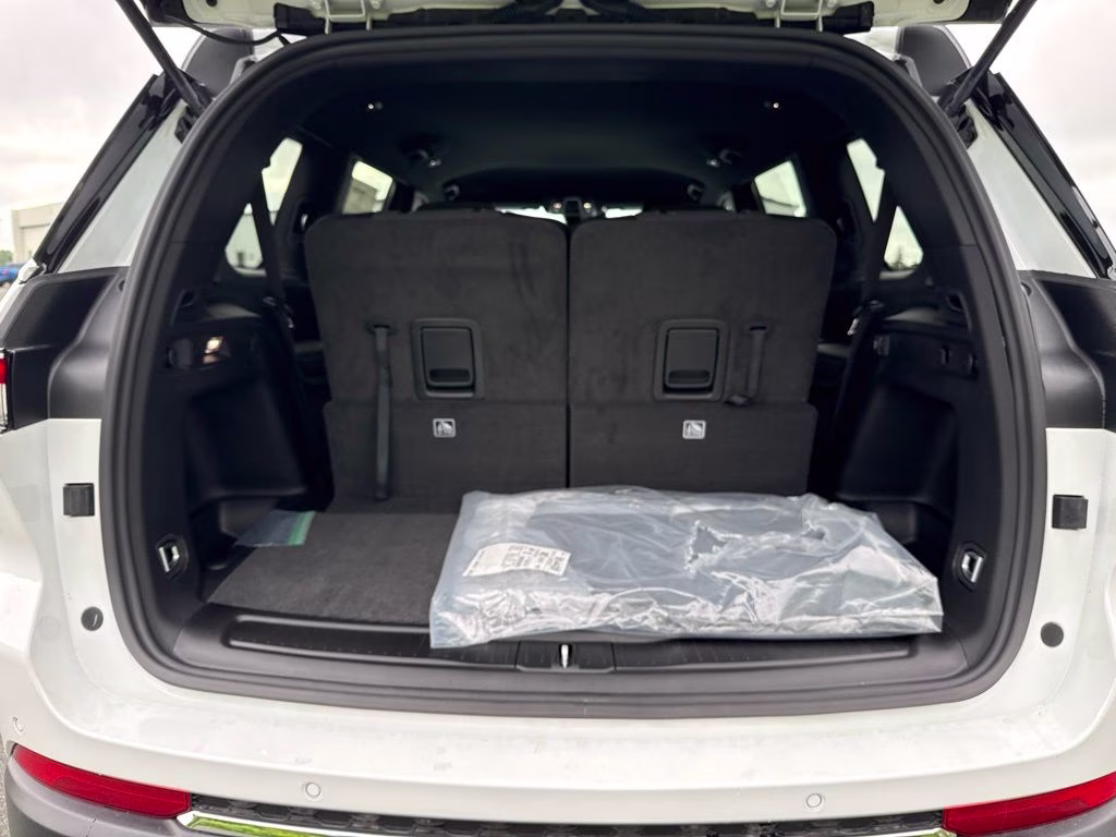 2026 Bright White Clearcoat Jeep Grand Cherokee L Laredo 4X4 SUV