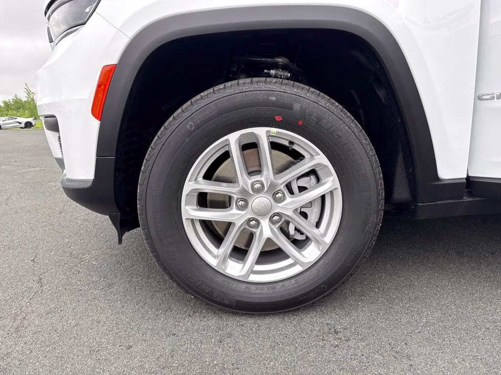 2026 Bright White Clearcoat Jeep Grand Cherokee L Laredo 4X4 SUV