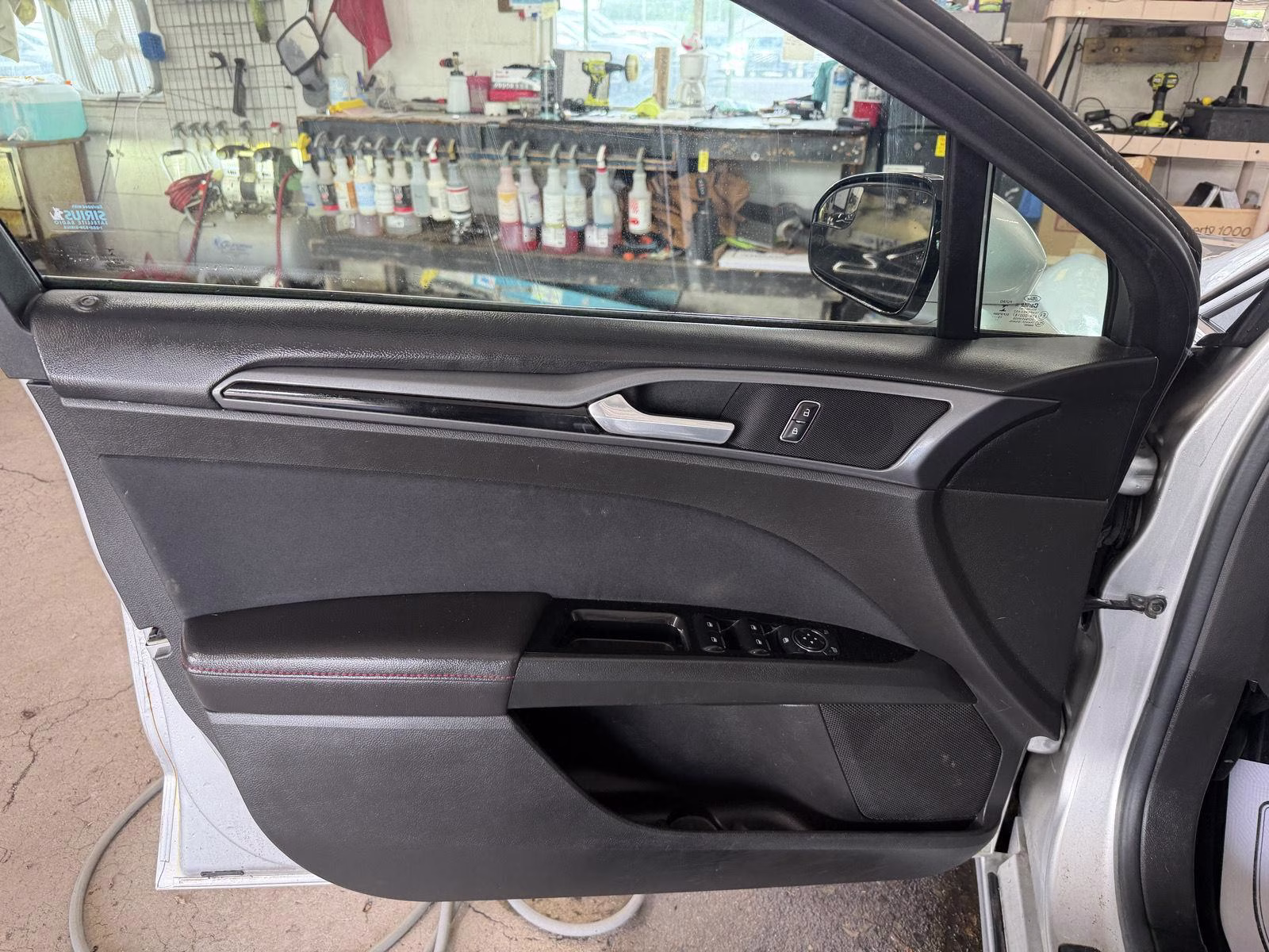 2014 Ingot Silver Metallic Ford Fusion SE FWD Sedan