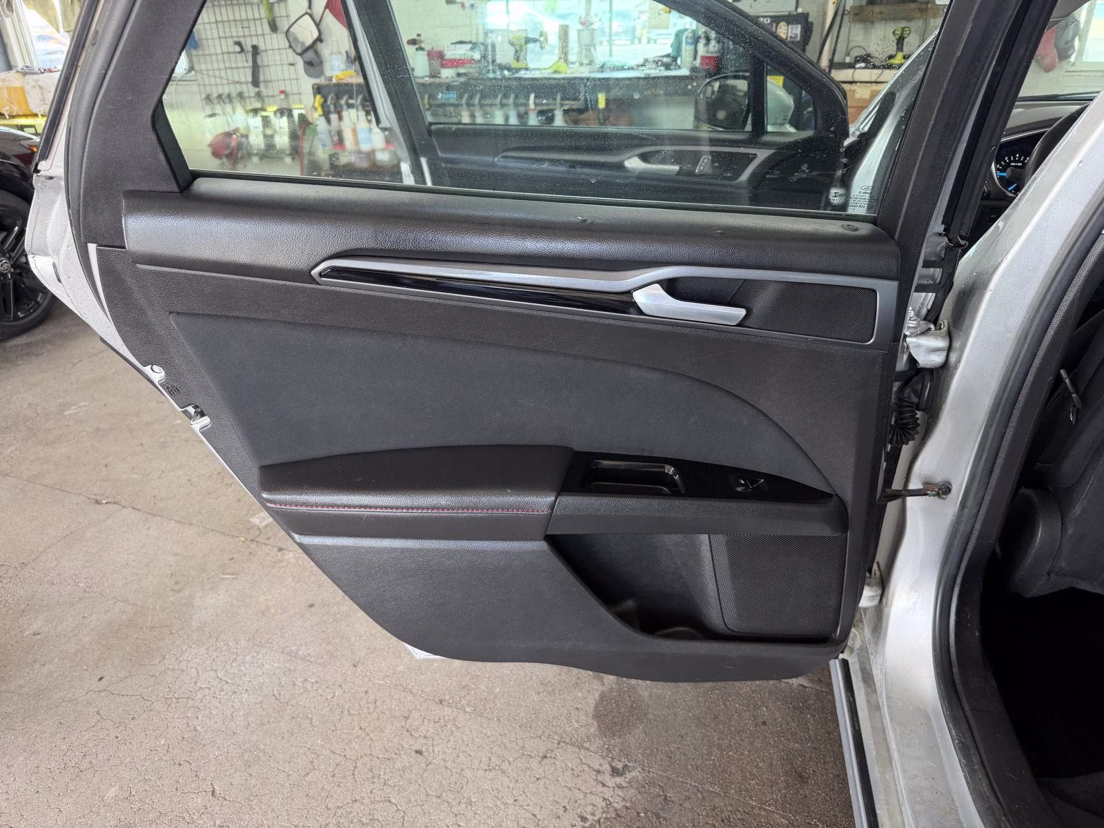 2014 Ingot Silver Metallic Ford Fusion SE FWD Sedan