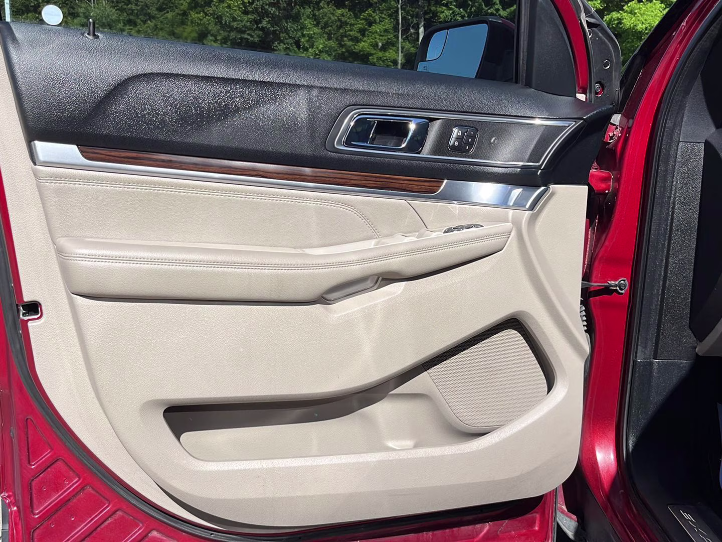 2018 Ruby Red Metallic Tinted Clearcoat Ford Explorer Limited FWD SUV