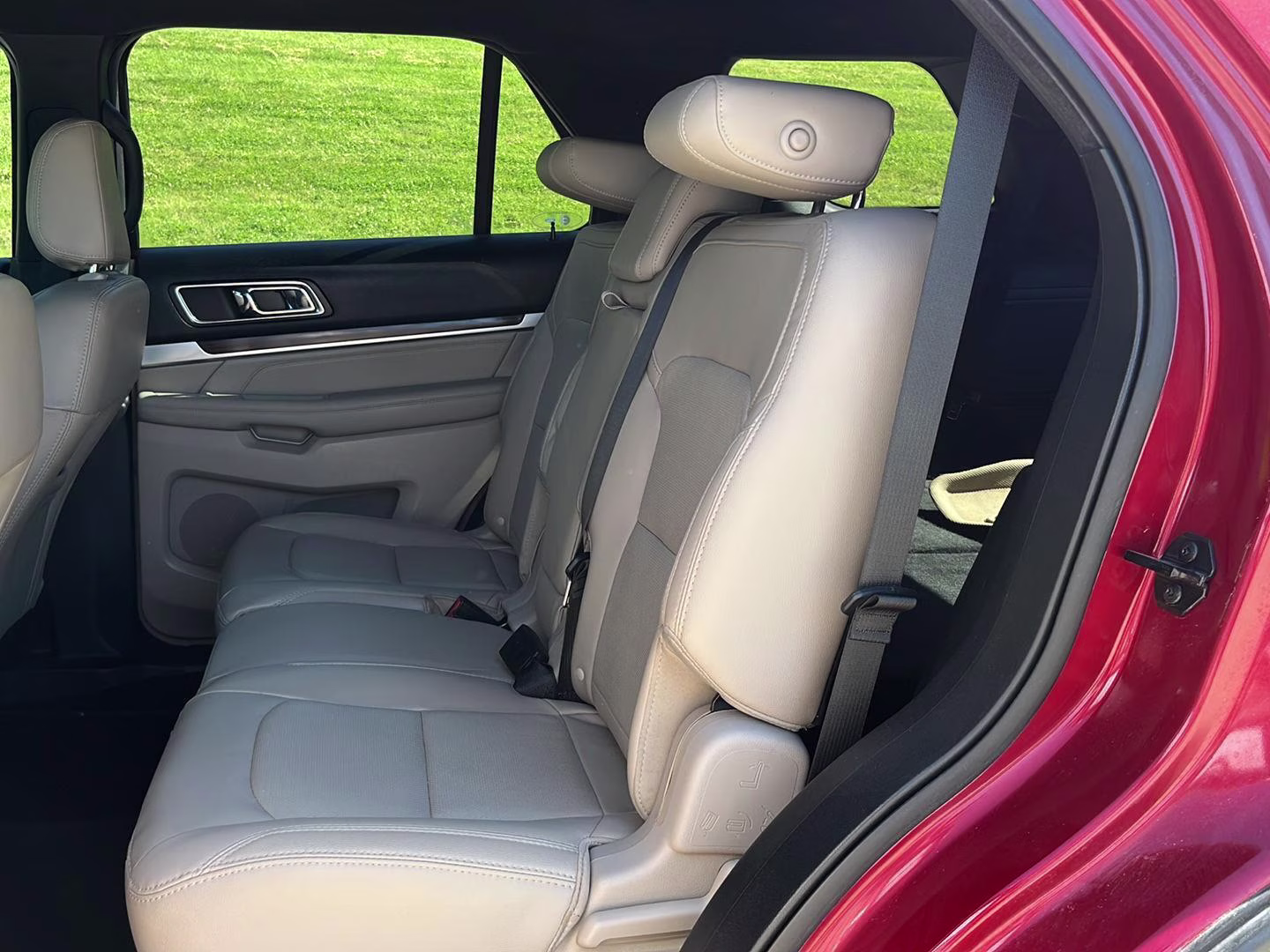 2018 Ruby Red Metallic Tinted Clearcoat Ford Explorer Limited FWD SUV