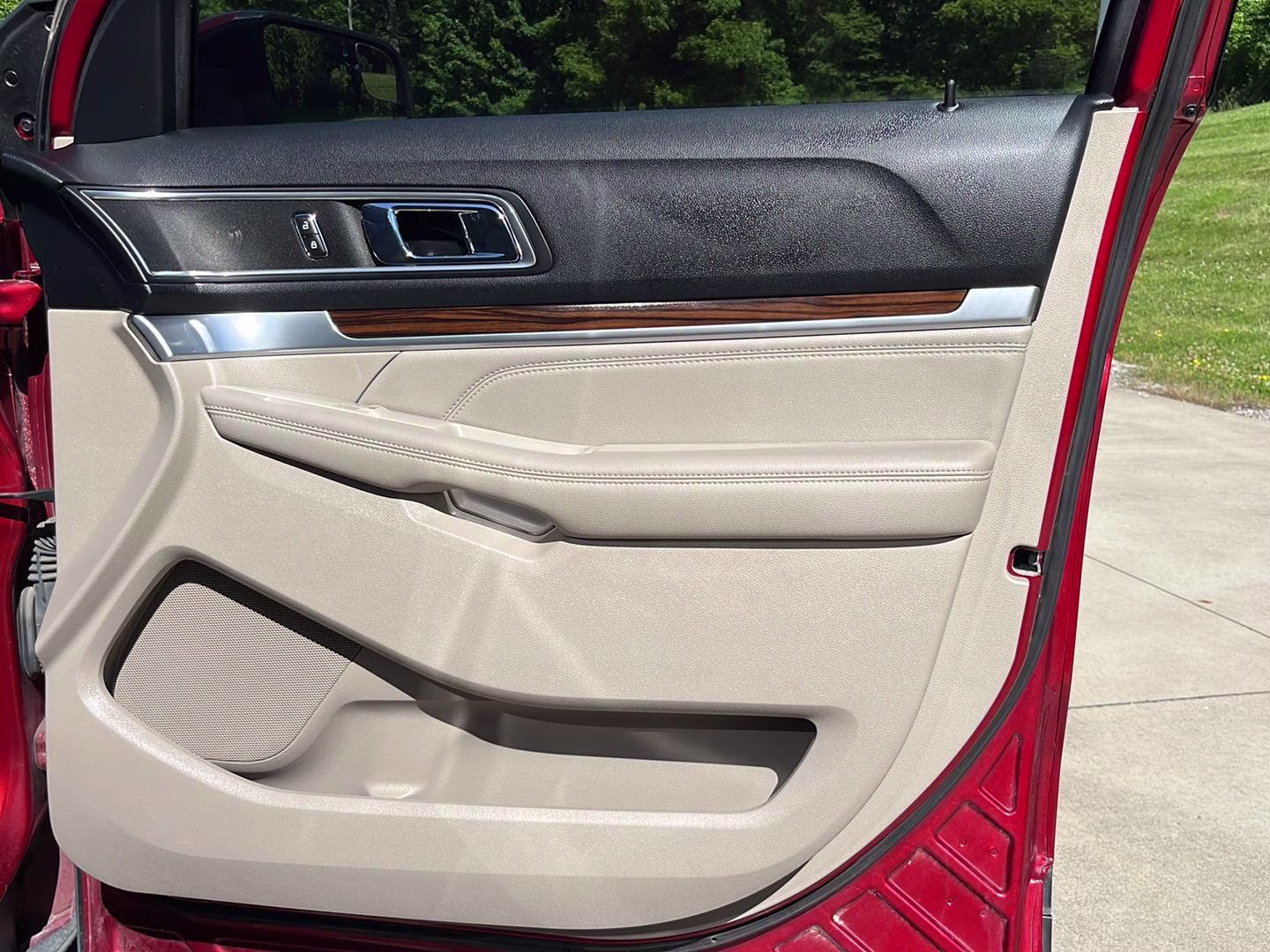 2018 Ruby Red Metallic Tinted Clearcoat Ford Explorer Limited FWD SUV