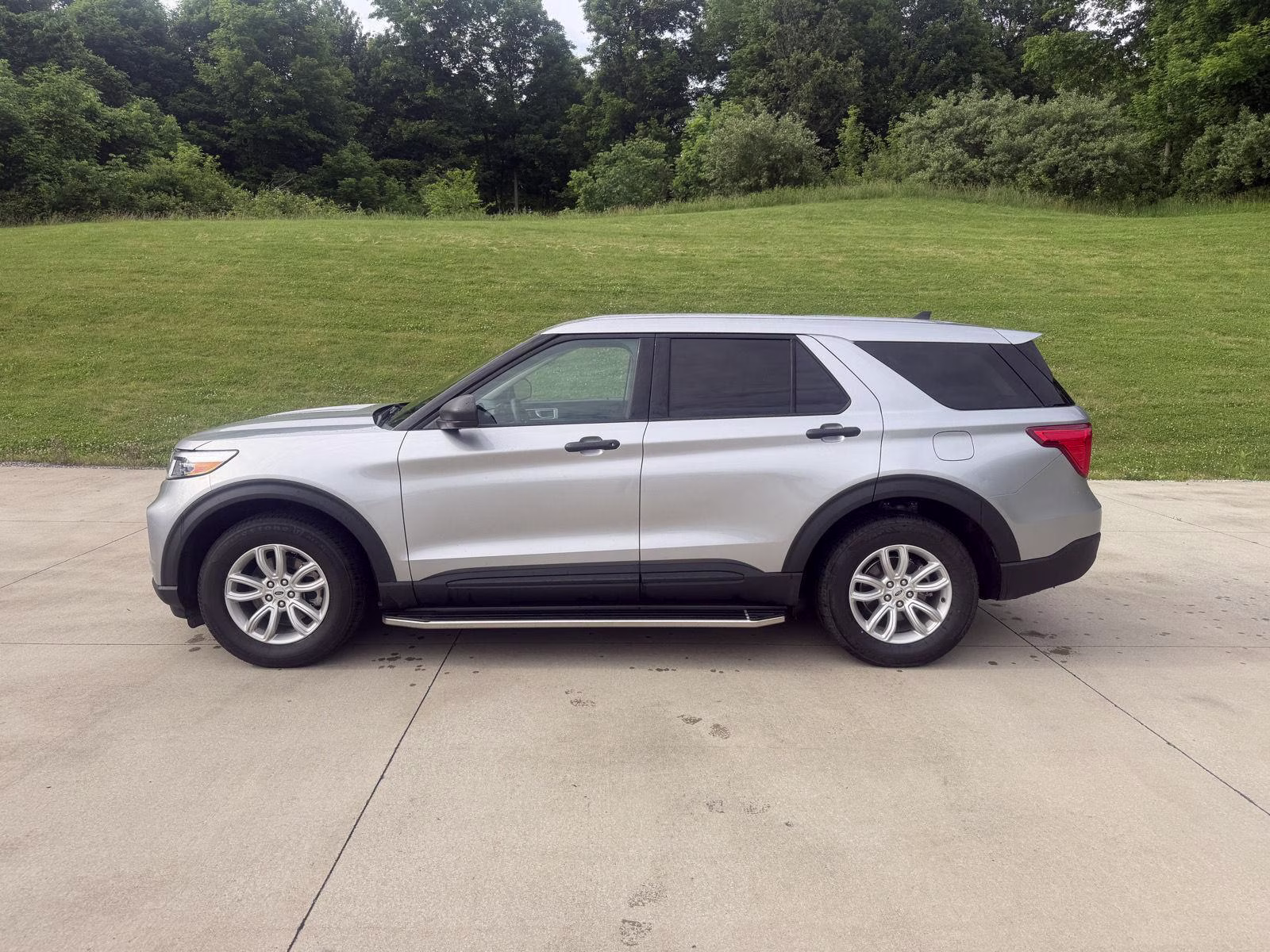 2021 Ford Explorer Base 4WD's photo