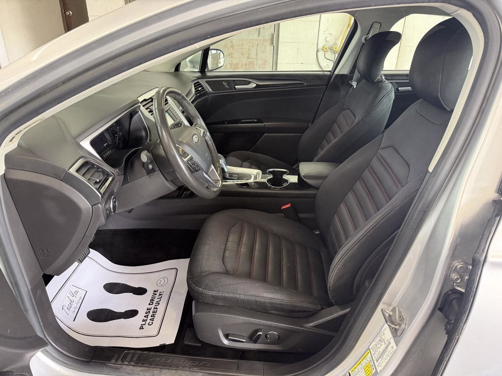 2014 Ingot Silver Metallic Ford Fusion SE FWD Sedan