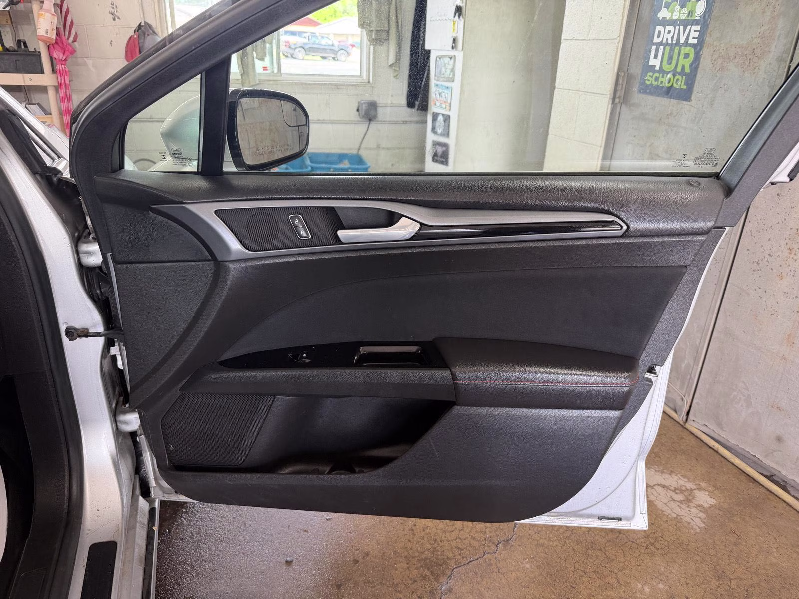 2014 Ingot Silver Metallic Ford Fusion SE FWD Sedan