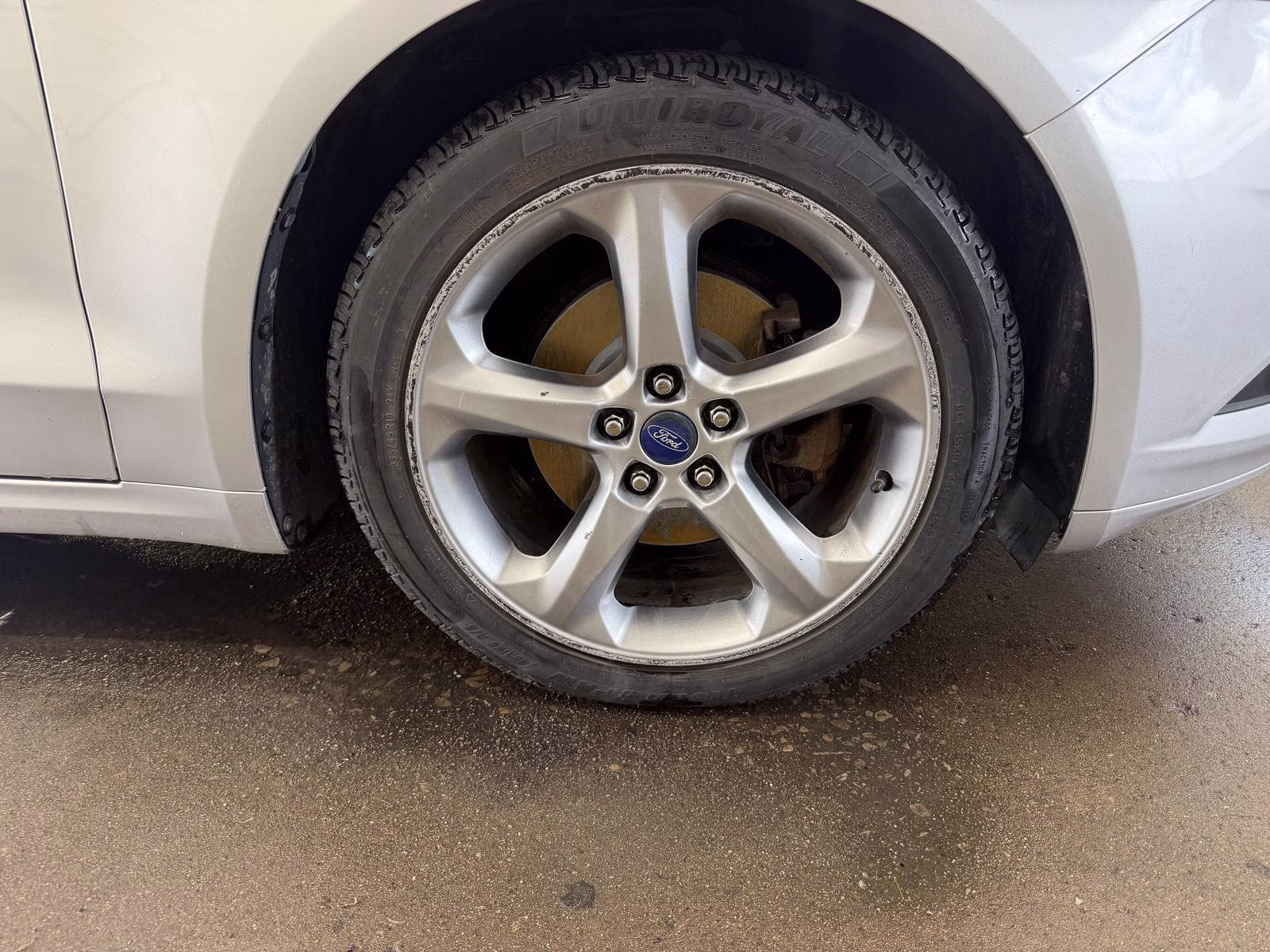 2014 Ingot Silver Metallic Ford Fusion SE FWD Sedan