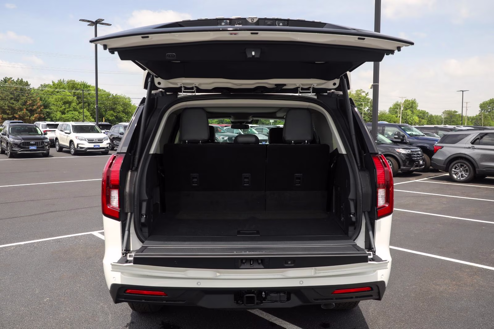2026 Star White Metallic Tri-Coat Ford Expedition Active 4X4 SUV