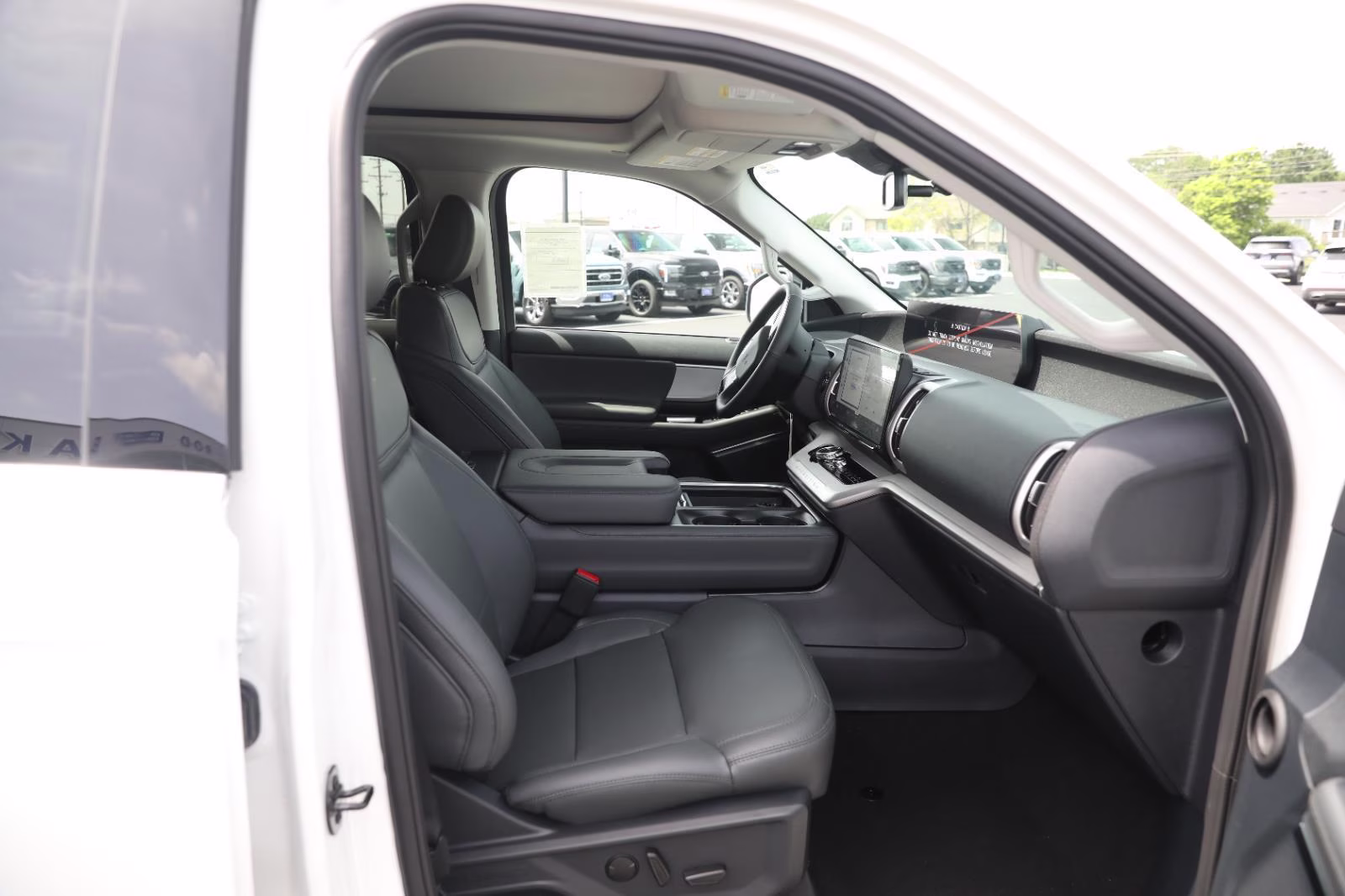 2026 Star White Metallic Tri-Coat Ford Expedition Active 4X4 SUV