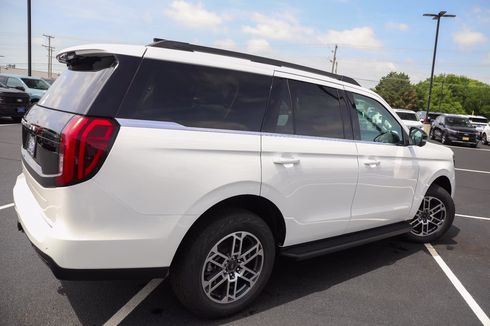 2026 Star White Metallic Tri-Coat Ford Expedition Active 4X4 SUV