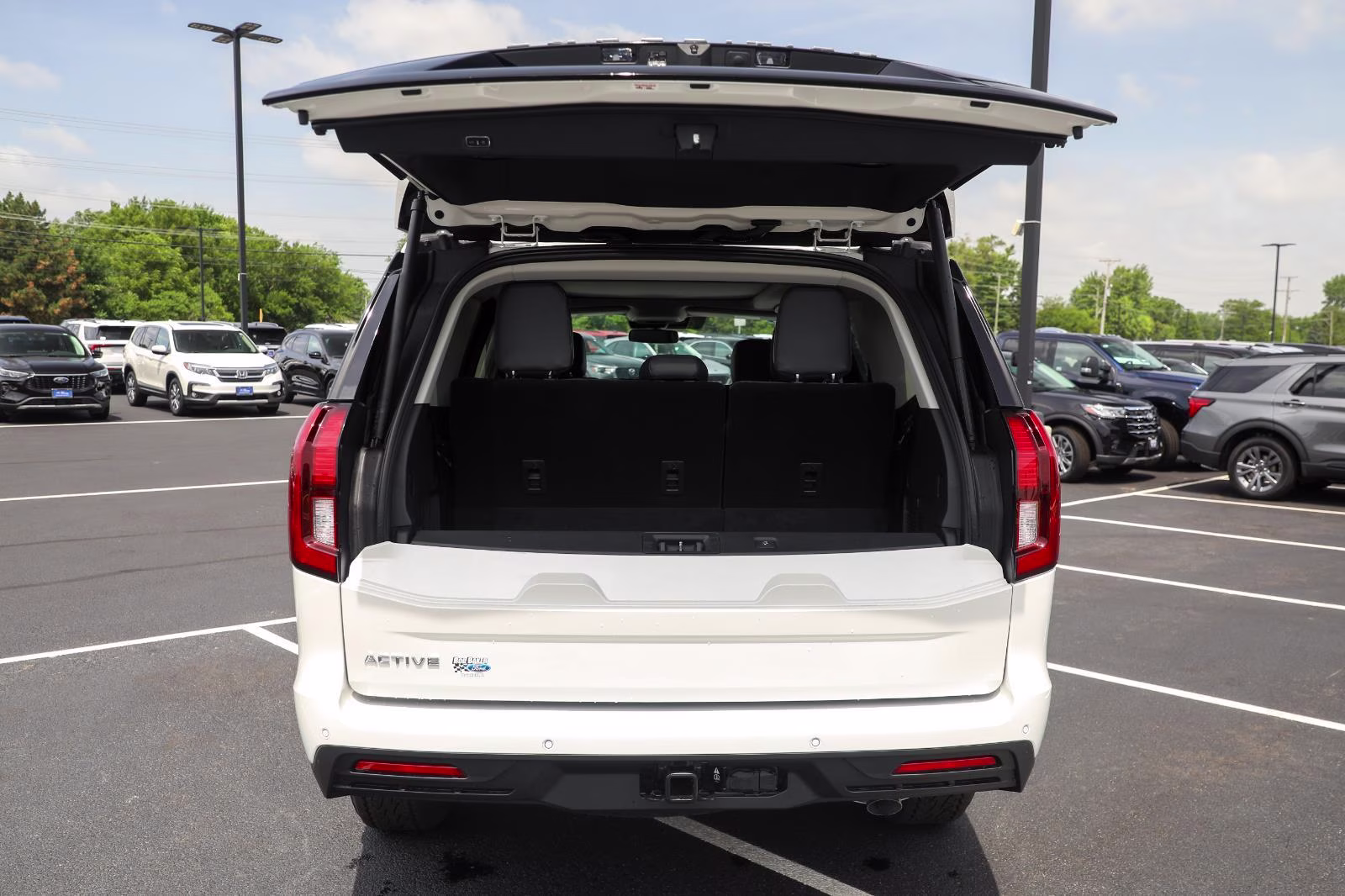 2026 Star White Metallic Tri-Coat Ford Expedition Active 4X4 SUV