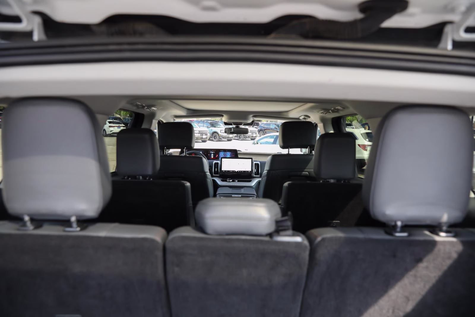 2025 Oxford White Ford Expedition Active 4X4 SUV
