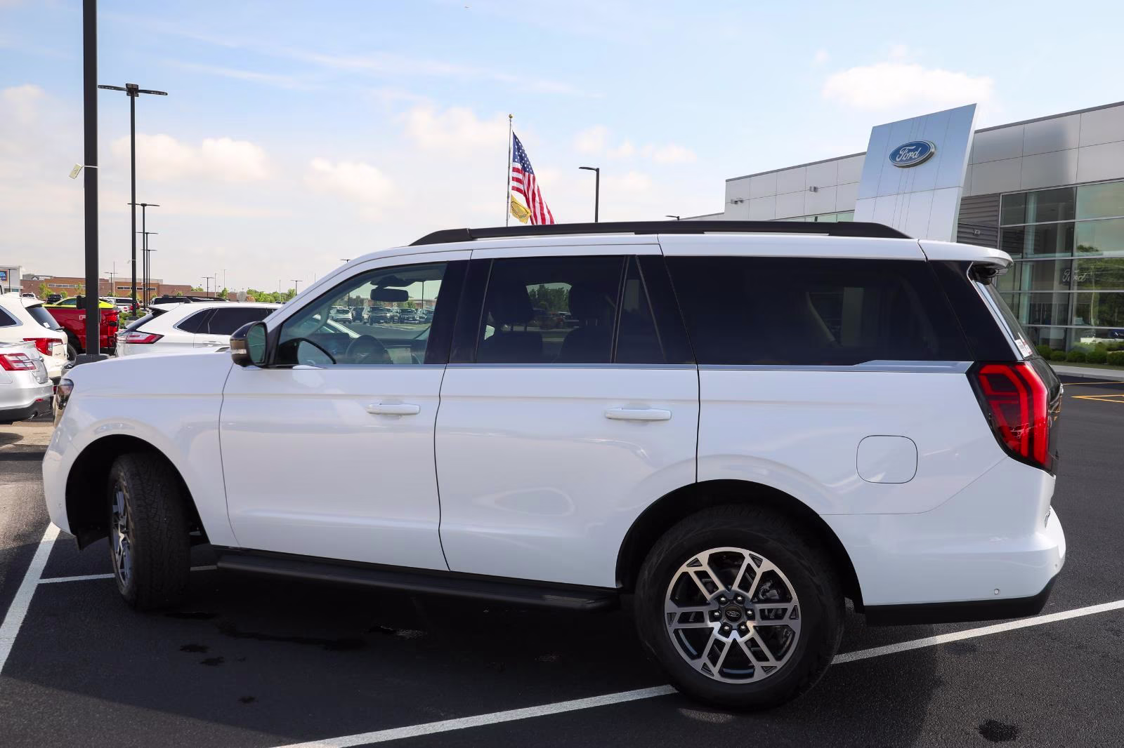 2025 Oxford White Ford Expedition Active 4X4 SUV