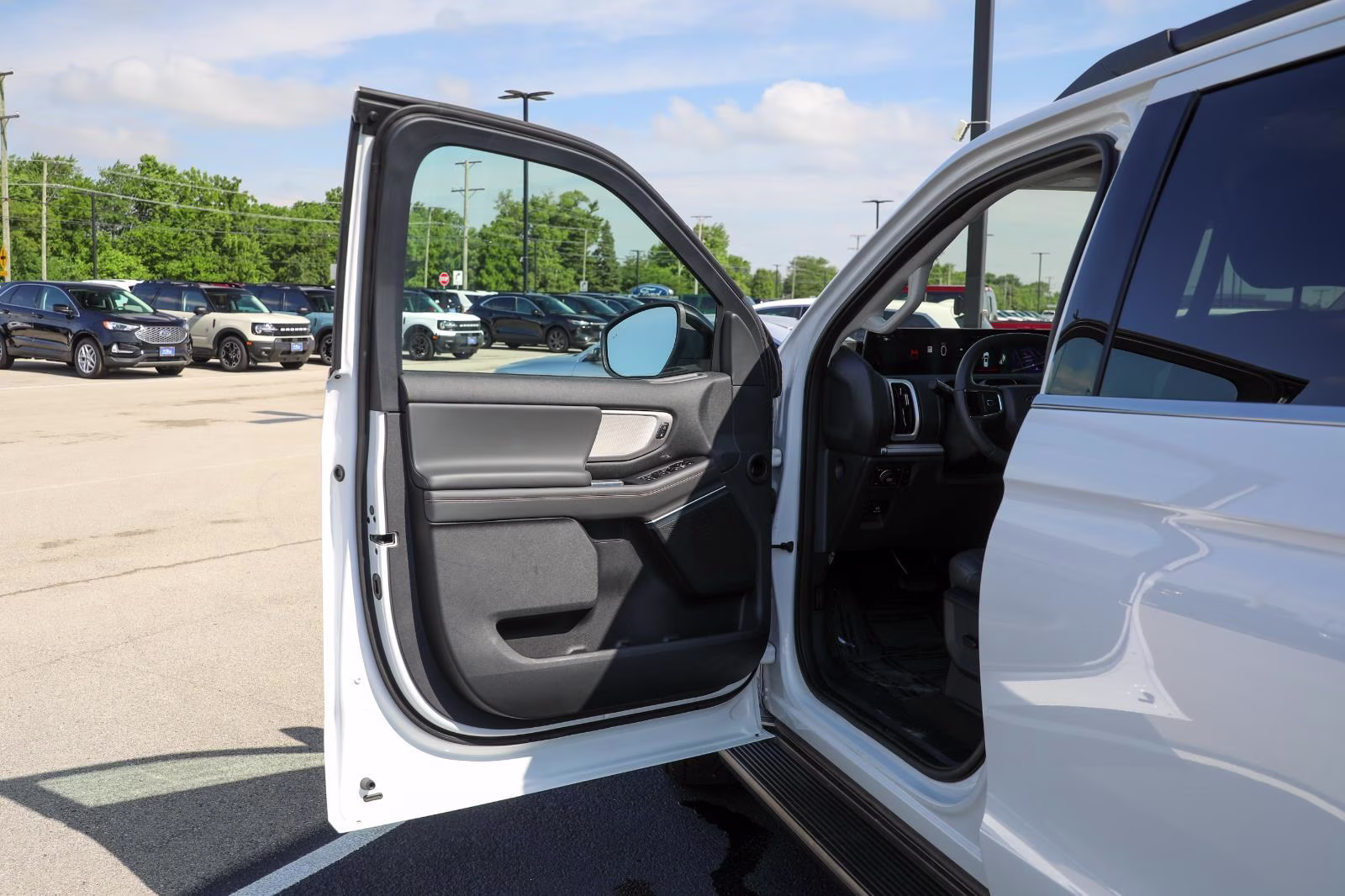 2025 Oxford White Ford Expedition Active 4X4 SUV