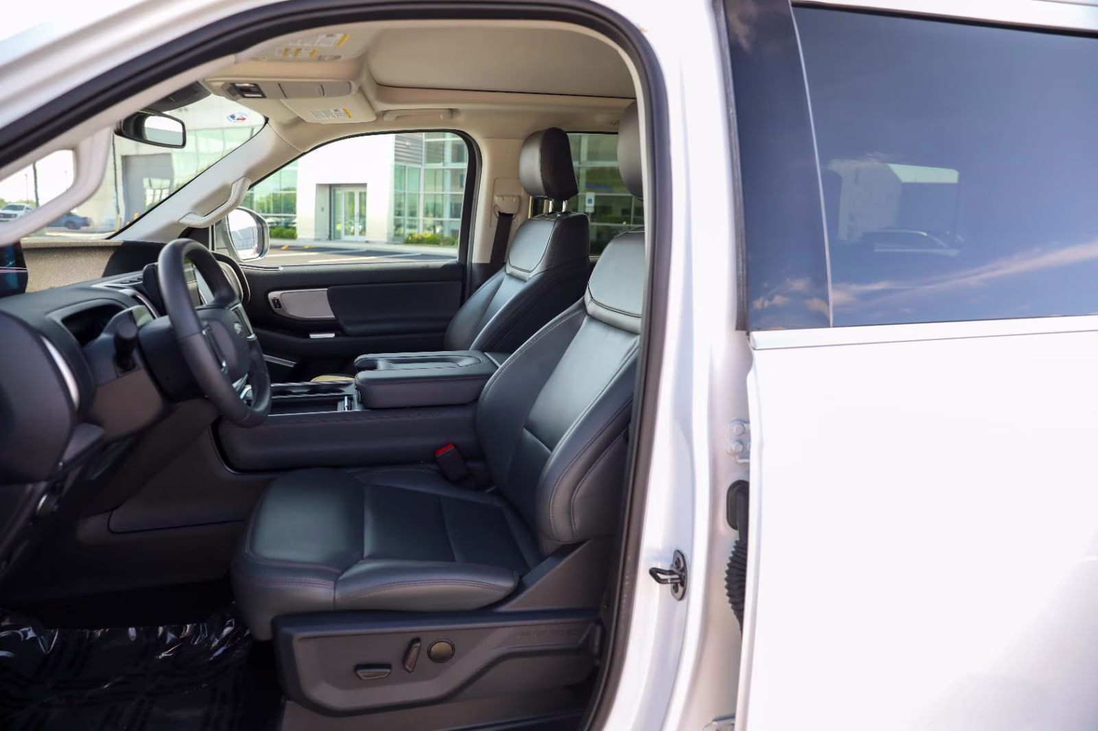 2025 Oxford White Ford Expedition Active 4X4 SUV