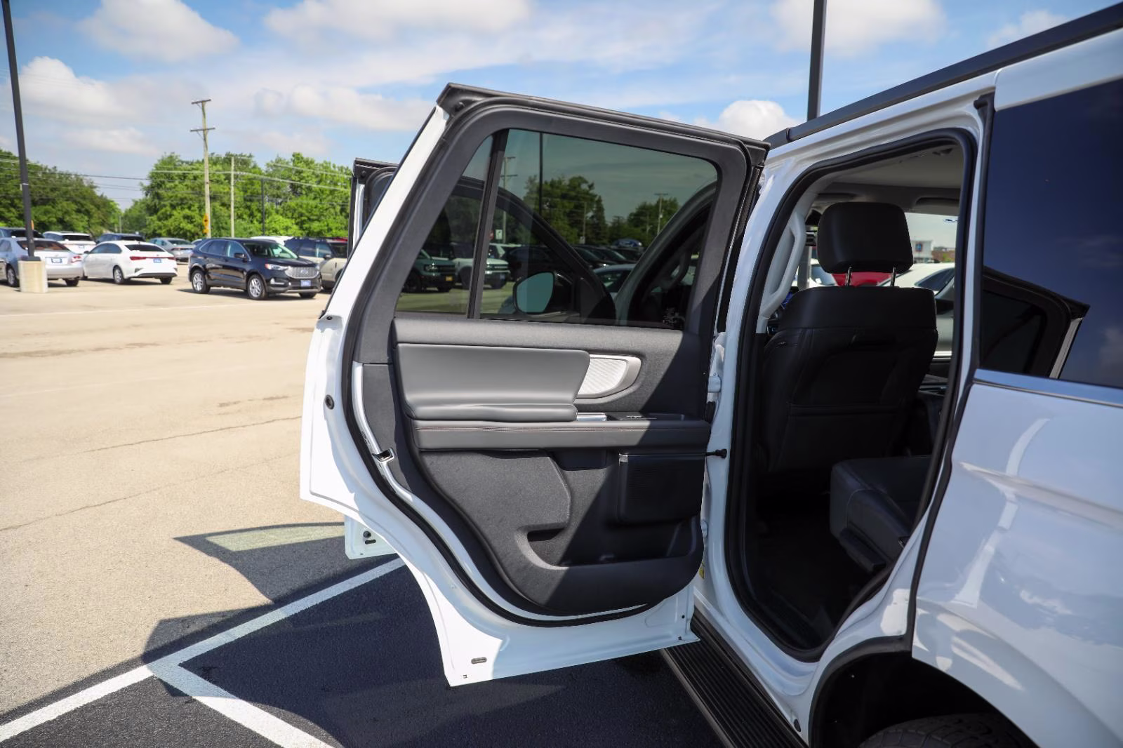 2025 Oxford White Ford Expedition Active 4X4 SUV