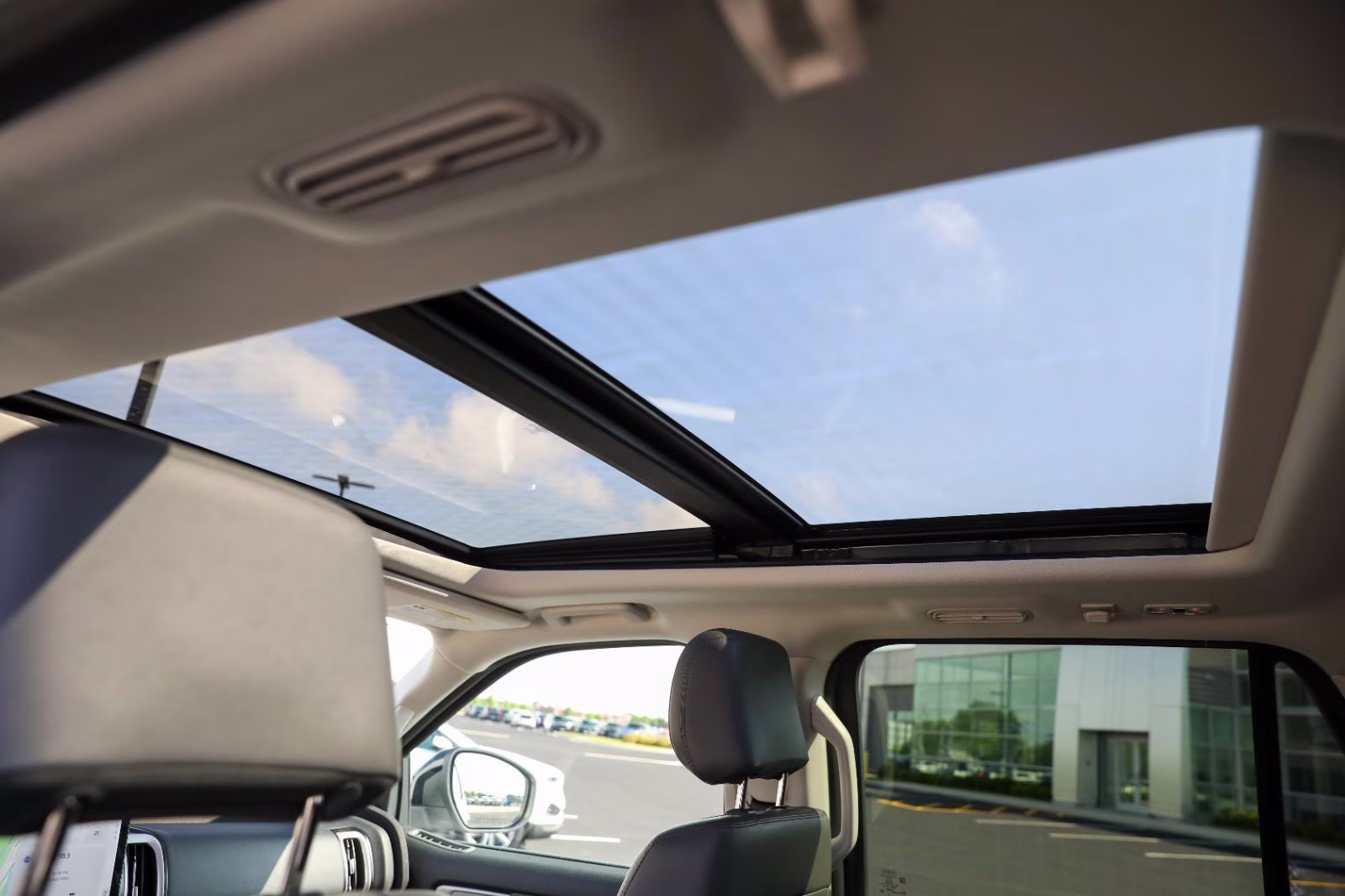 2025 Oxford White Ford Expedition Active 4X4 SUV