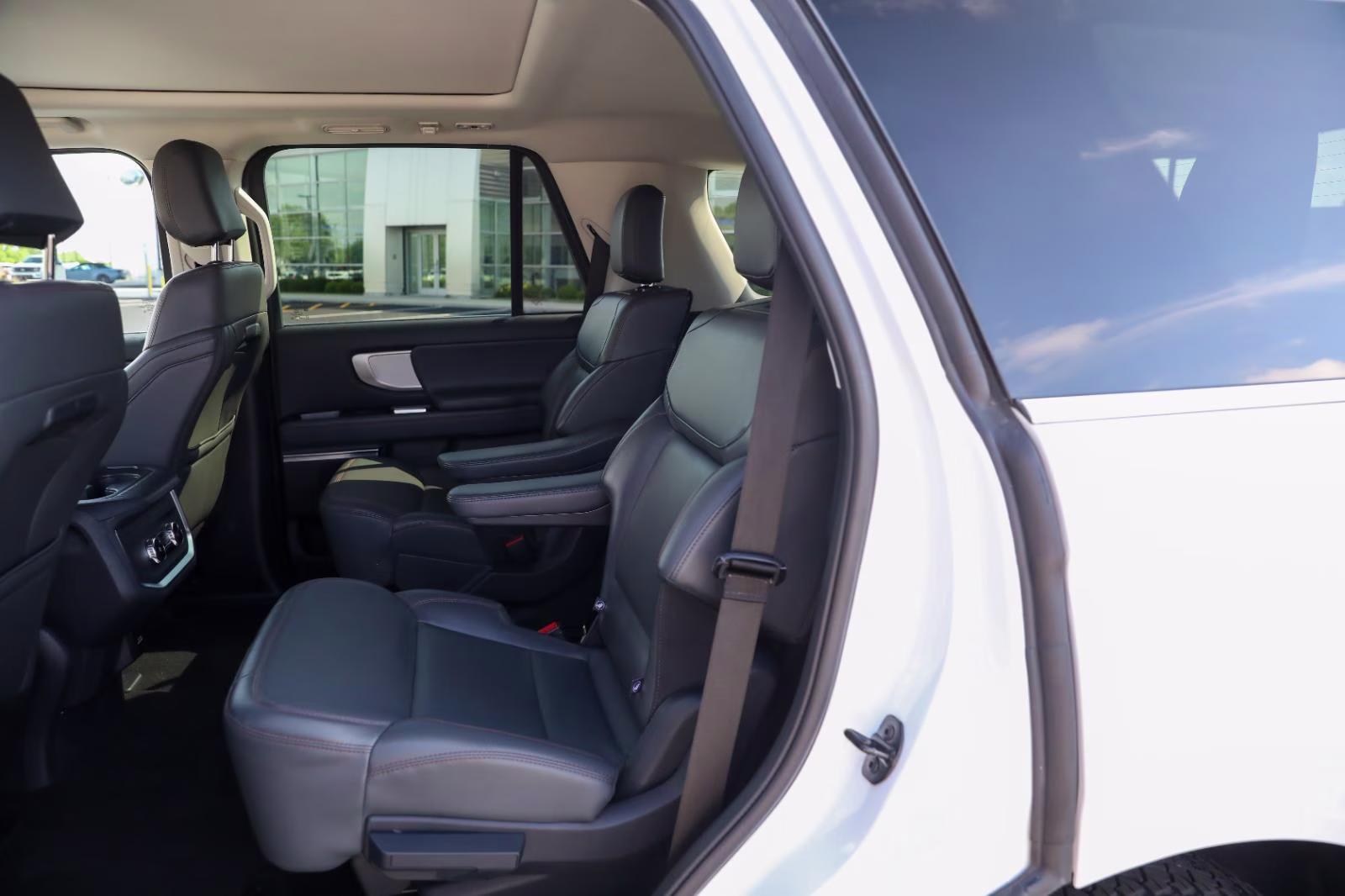 2025 Oxford White Ford Expedition Active 4X4 SUV