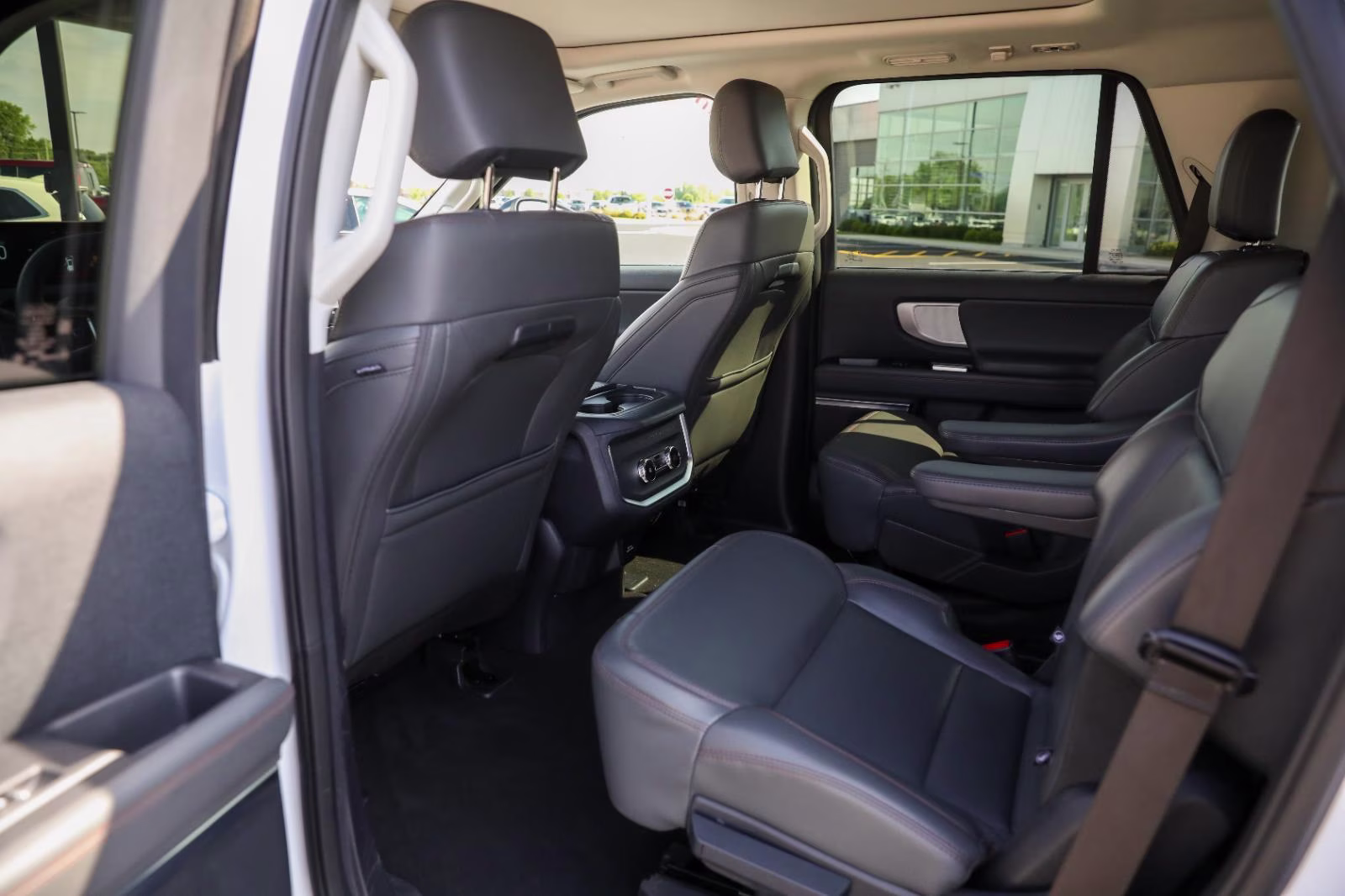2025 Oxford White Ford Expedition Active 4X4 SUV