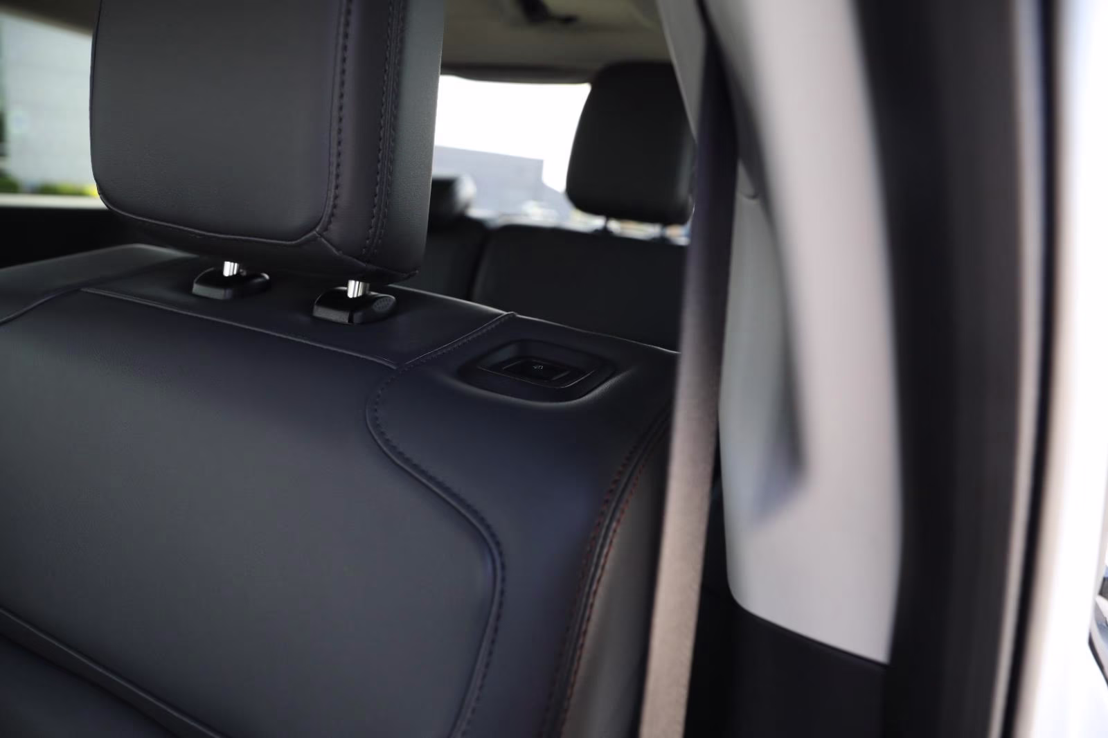 2025 Oxford White Ford Expedition Active 4X4 SUV