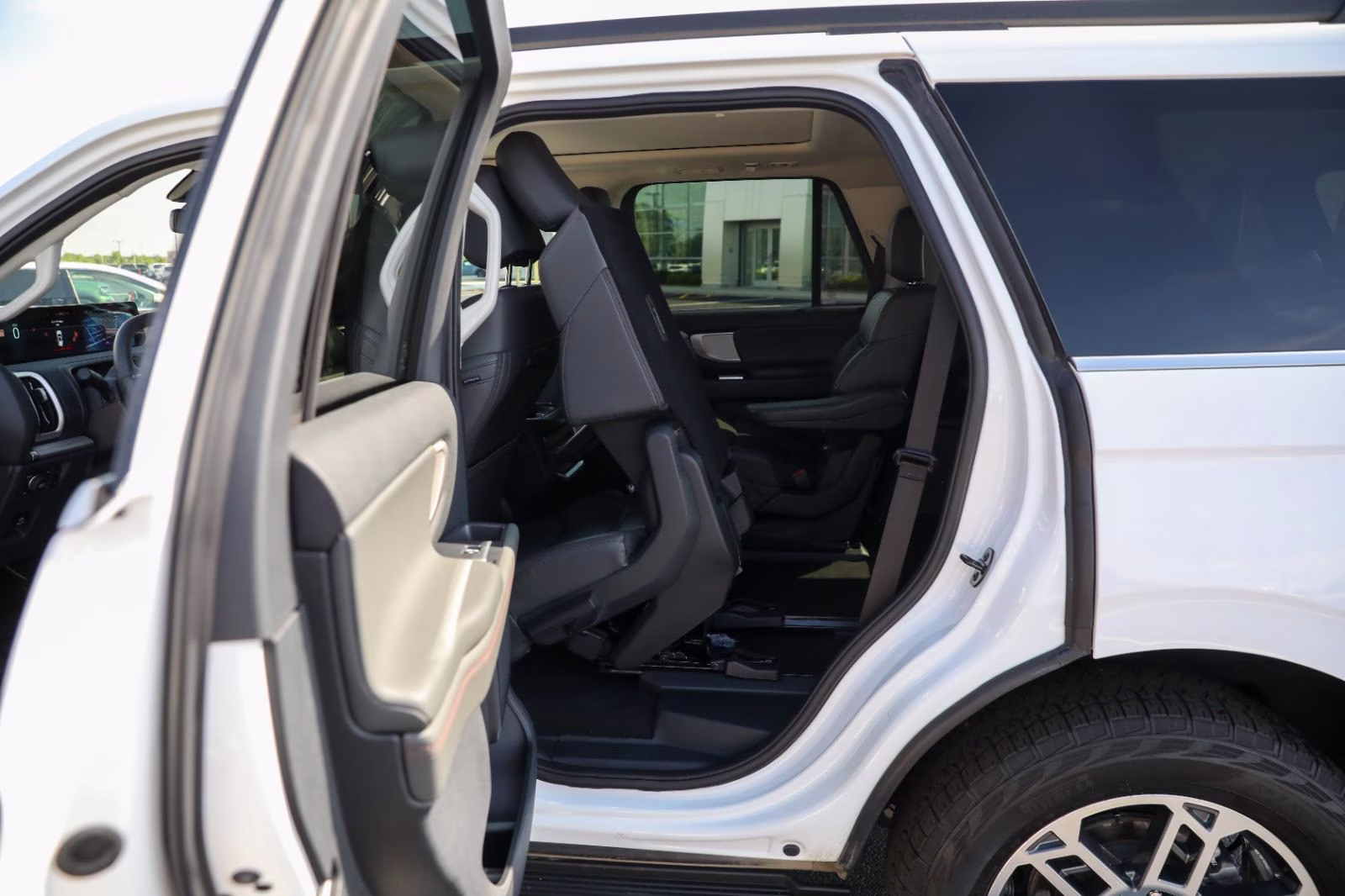 2025 Oxford White Ford Expedition Active 4X4 SUV