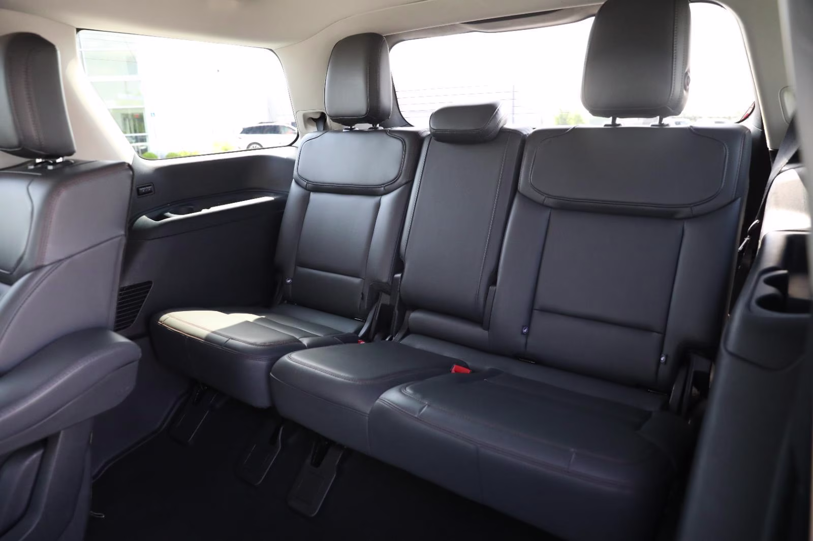 2025 Oxford White Ford Expedition Active 4X4 SUV