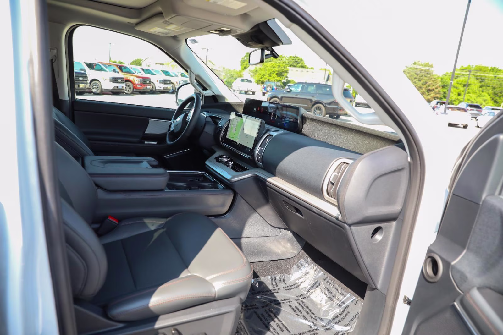 2025 Oxford White Ford Expedition Active 4X4 SUV