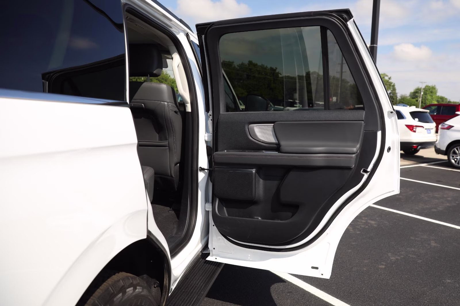 2025 Oxford White Ford Expedition Active 4X4 SUV
