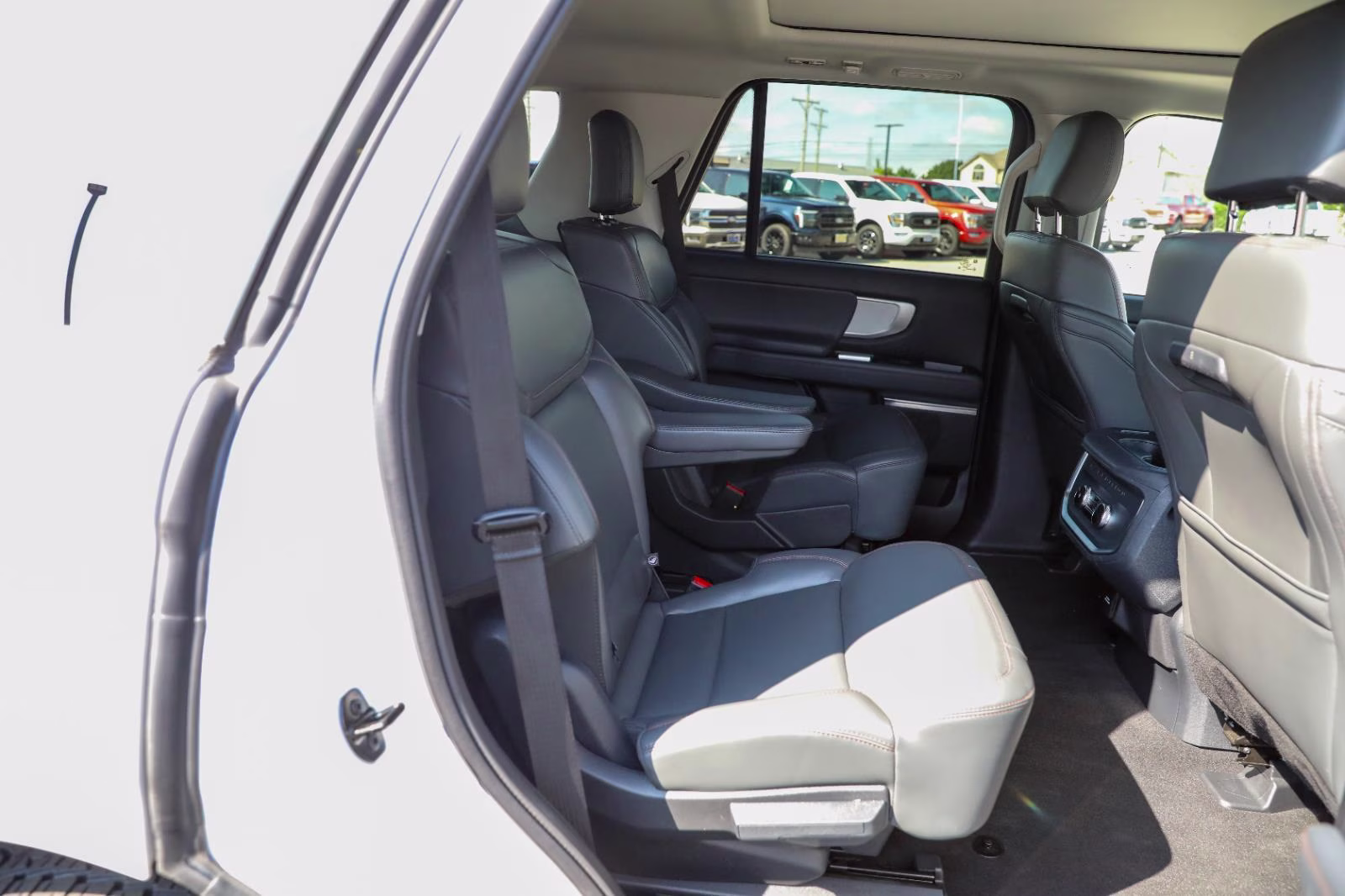 2025 Oxford White Ford Expedition Active 4X4 SUV