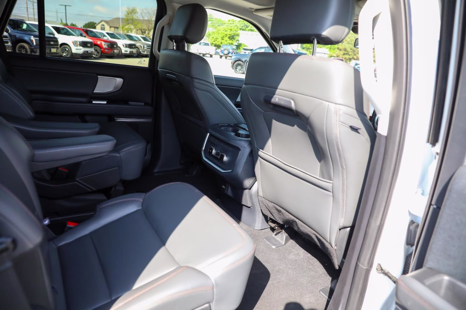 2025 Oxford White Ford Expedition Active 4X4 SUV