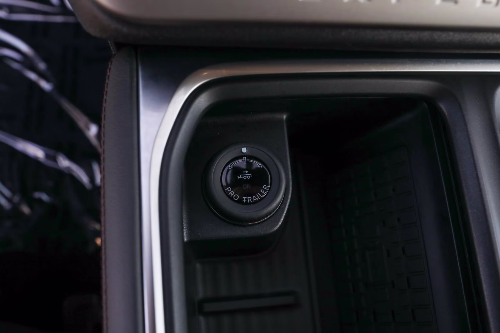 2025 Oxford White Ford Expedition Active 4X4 SUV