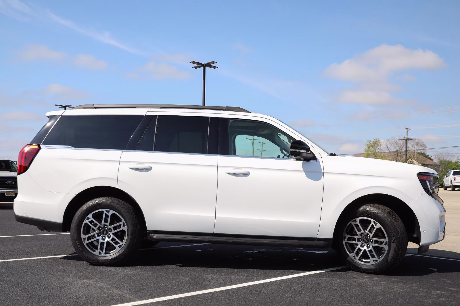 2025 Oxford White Ford Expedition Active 4X4 SUV