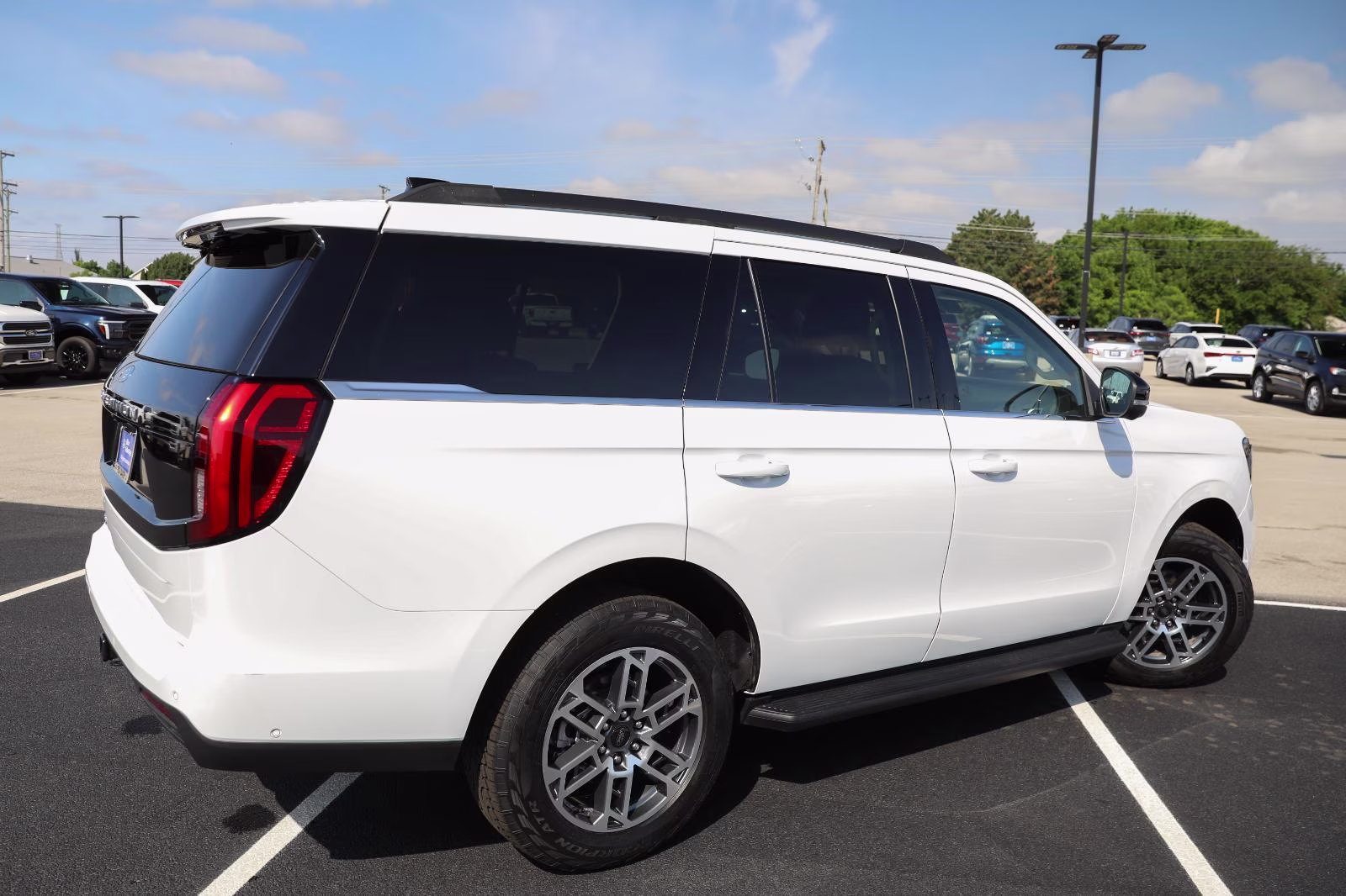 2025 Oxford White Ford Expedition Active 4X4 SUV