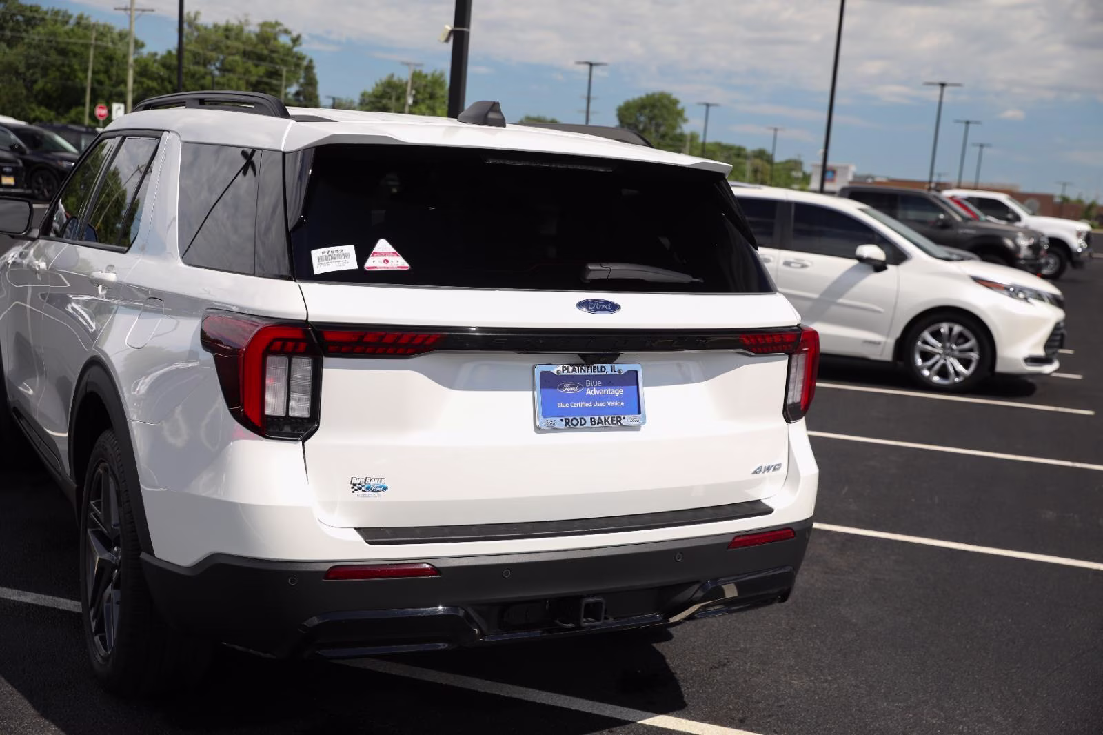 2025 Star White Metallic Tri-Coat Ford Explorer ST-Line 4X4 SUV