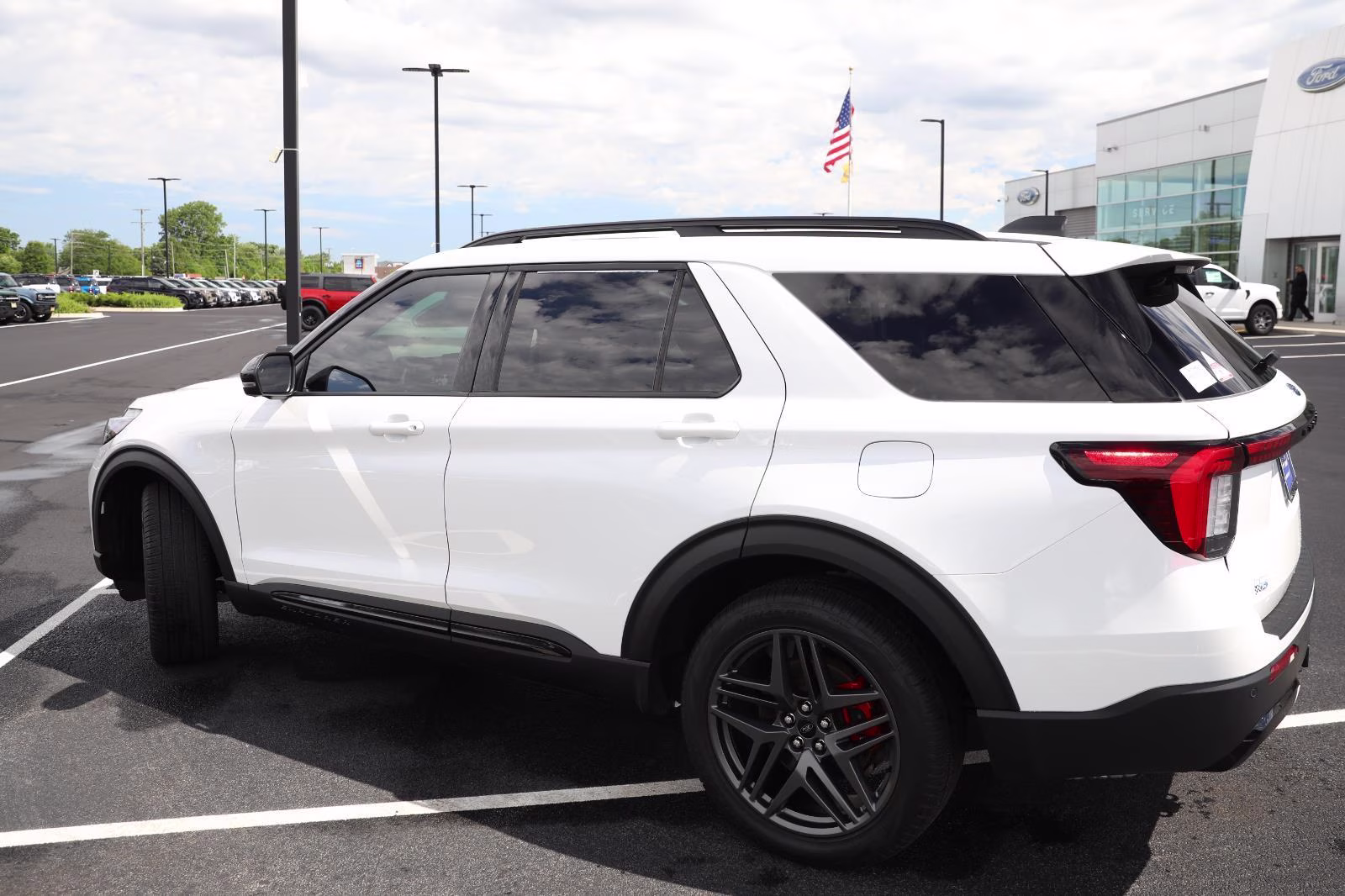 2025 Star White Metallic Tri-Coat Ford Explorer ST-Line 4X4 SUV