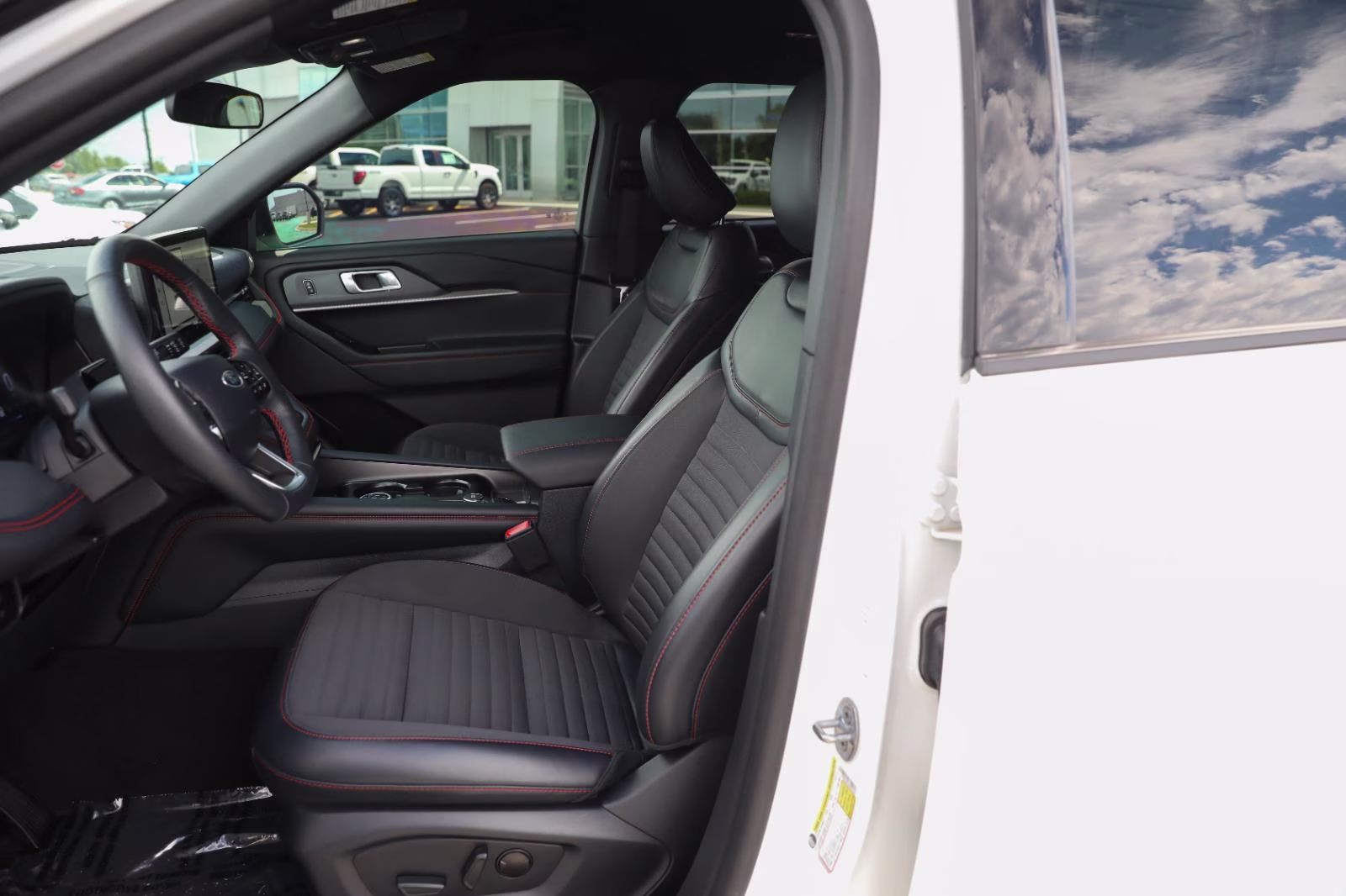 2025 Star White Metallic Tri-Coat Ford Explorer ST-Line 4X4 SUV