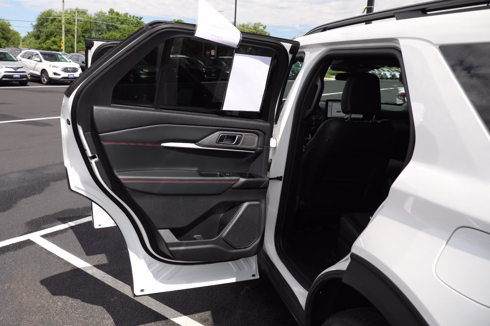 2025 Star White Metallic Tri-Coat Ford Explorer ST-Line 4X4 SUV