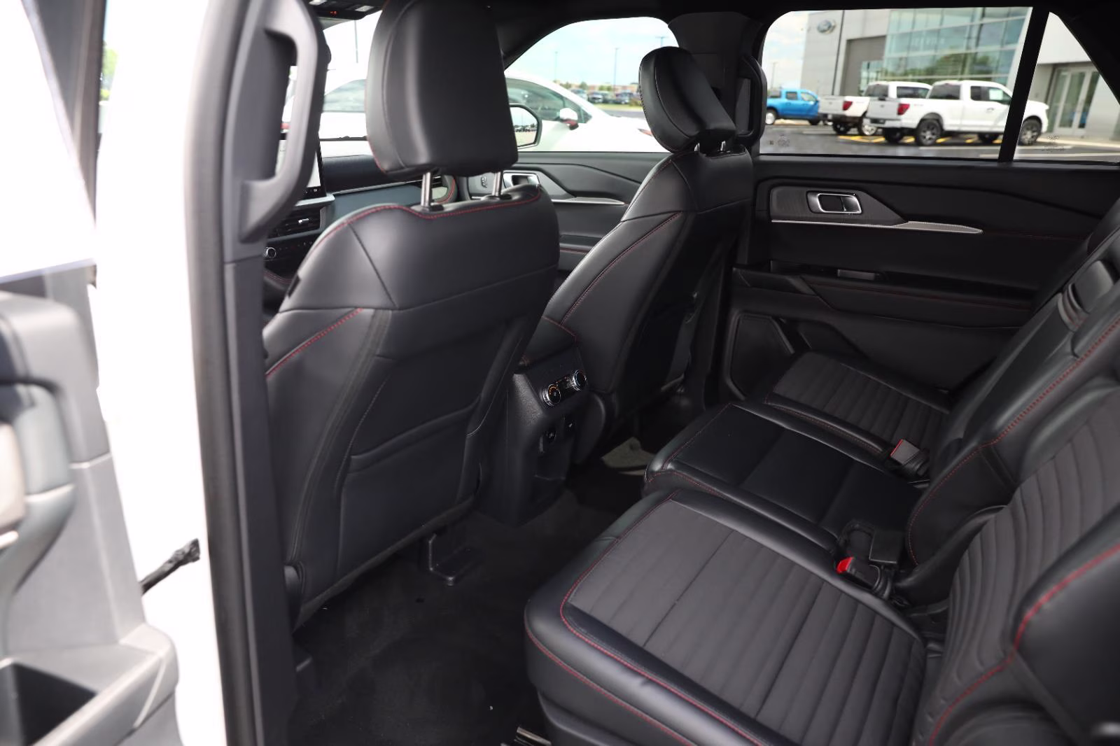 2025 Star White Metallic Tri-Coat Ford Explorer ST-Line 4X4 SUV