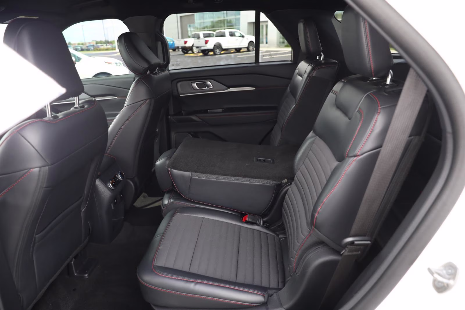 2025 Star White Metallic Tri-Coat Ford Explorer ST-Line 4X4 SUV