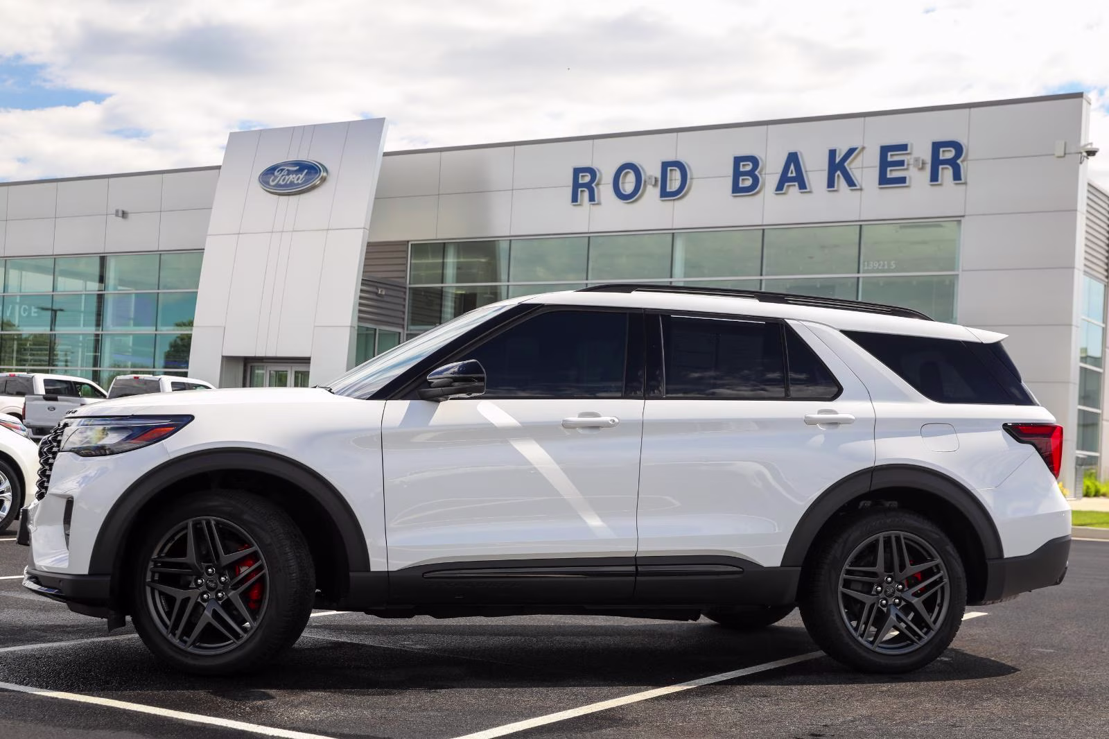 2025 Star White Metallic Tri-Coat Ford Explorer ST-Line 4X4 SUV