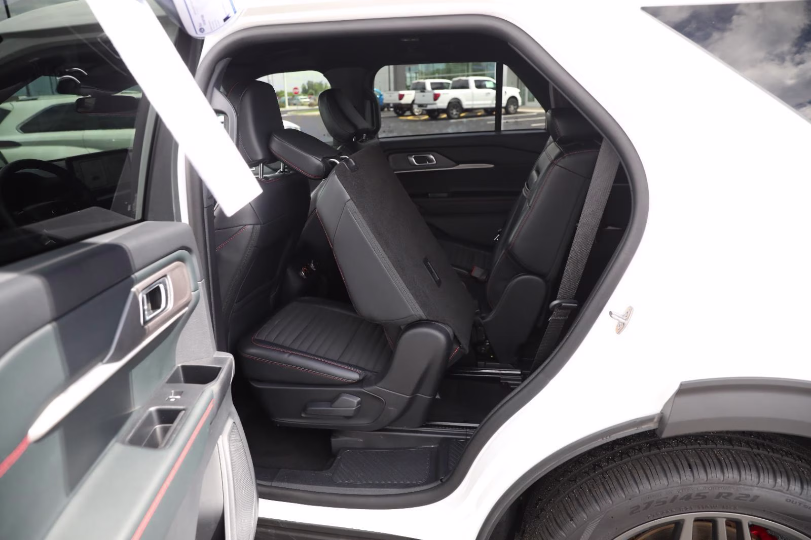 2025 Star White Metallic Tri-Coat Ford Explorer ST-Line 4X4 SUV