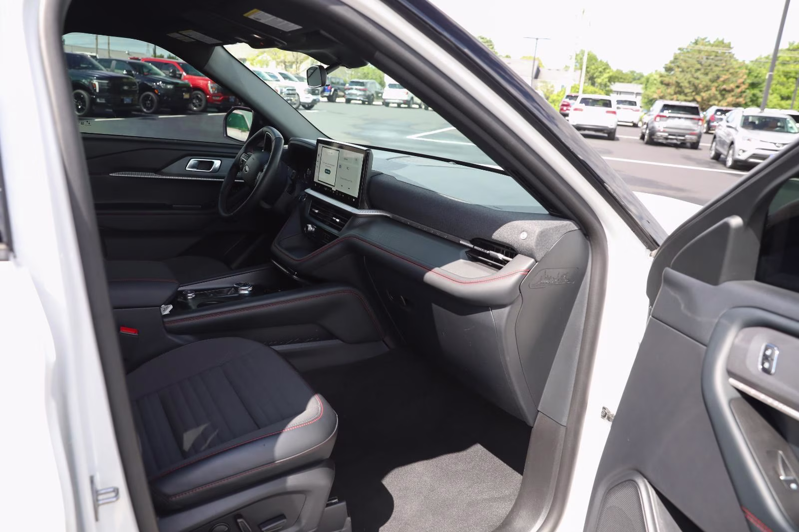 2025 Star White Metallic Tri-Coat Ford Explorer ST-Line 4X4 SUV
