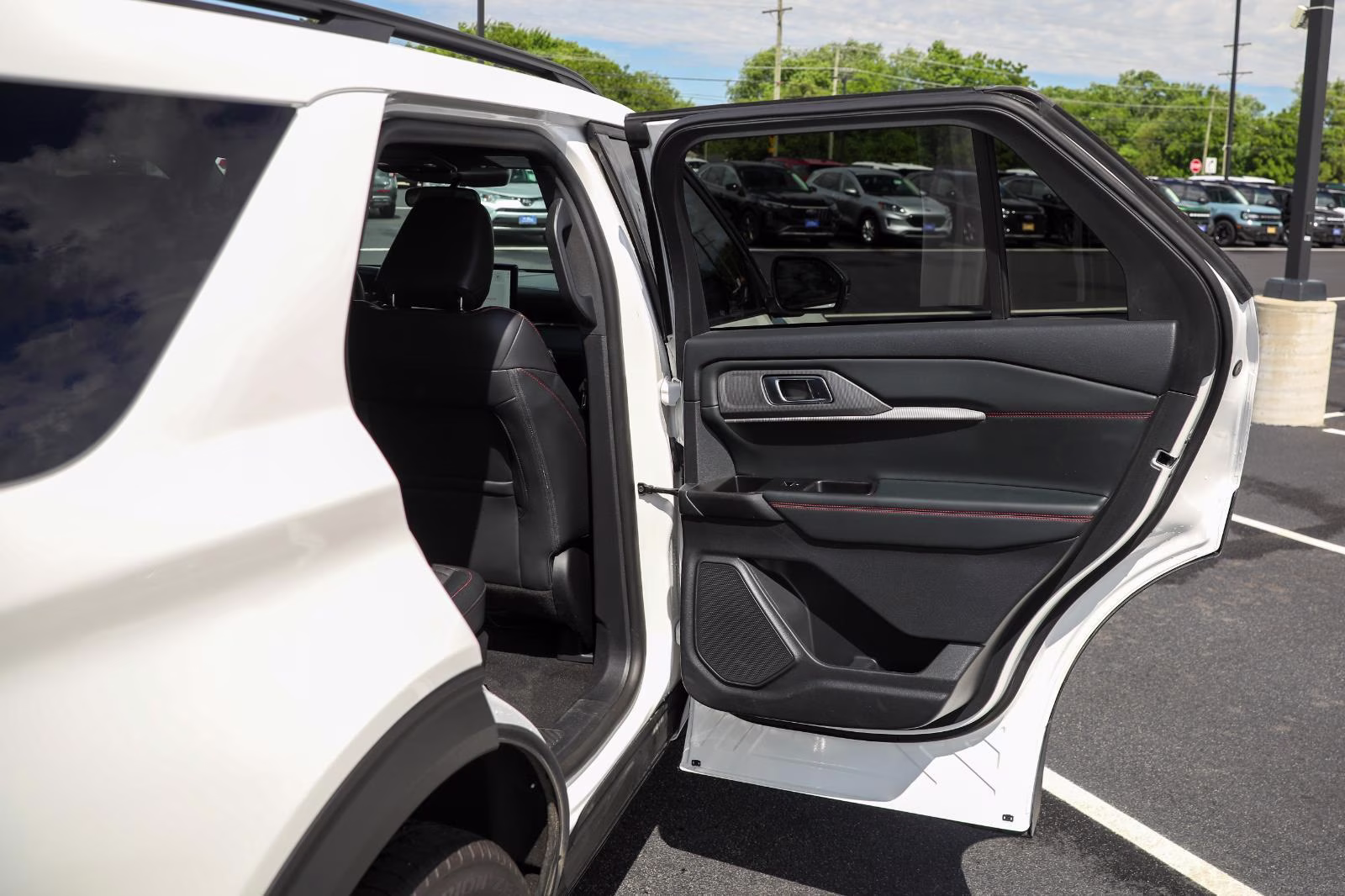 2025 Star White Metallic Tri-Coat Ford Explorer ST-Line 4X4 SUV